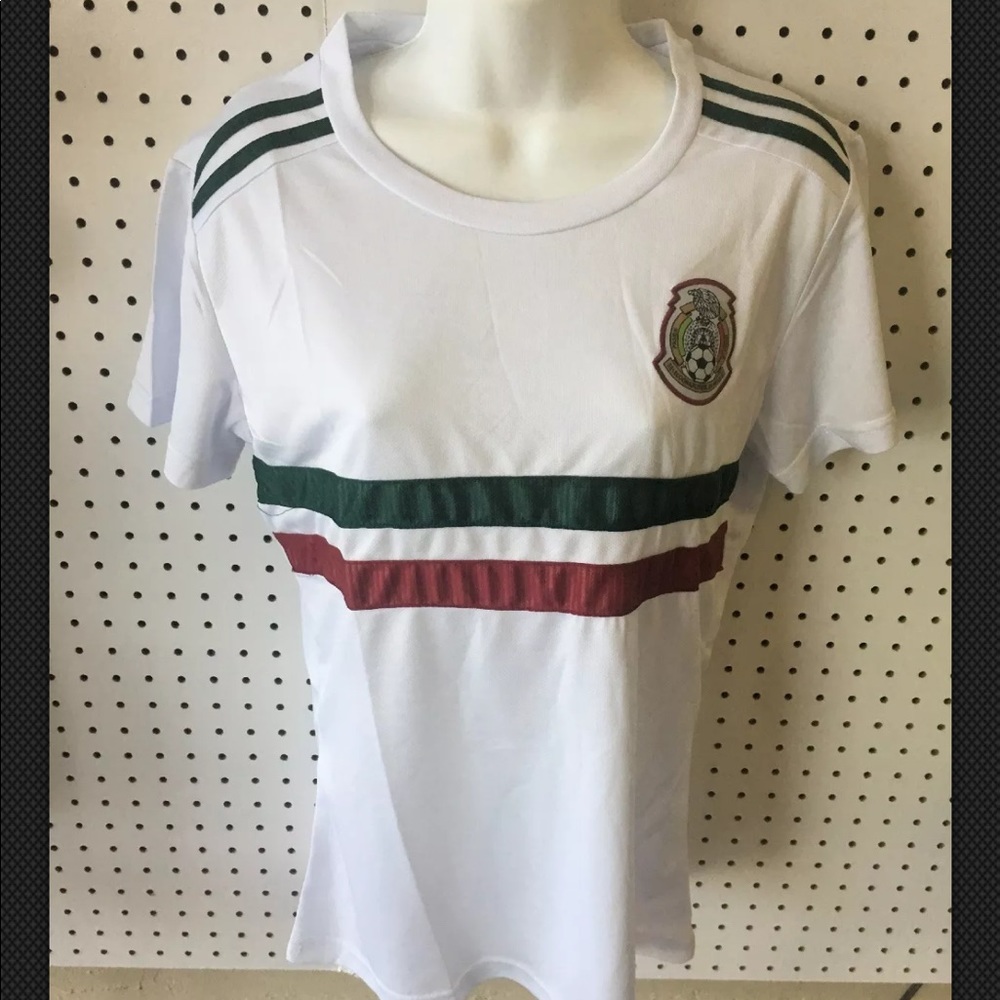 Mexico white Woman size large fitted